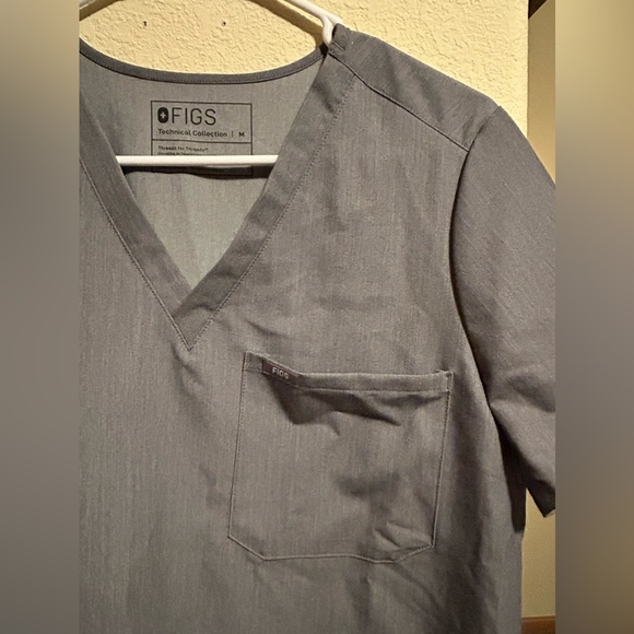 Figs one pocket scrub top - Picture 2 of 3